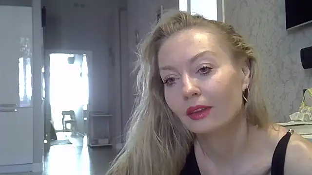Snapshot of ZarinaSwift chatting on September 15, 4:34 am ZarinaSwift online show from September 15, 4:34 am