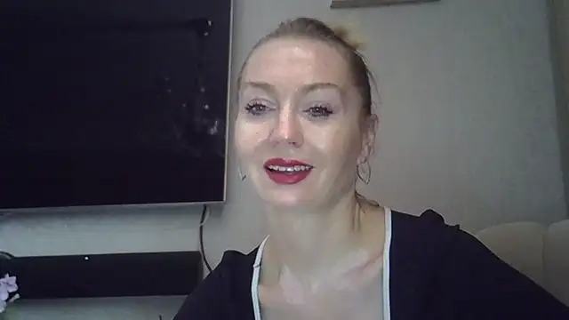 Snapshot of ZarinaSwift chatting on October 4, 7:17 am ZarinaSwift online show from October 4, 7:17 am