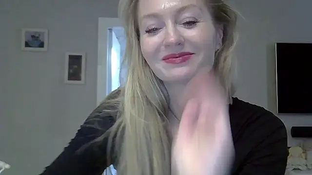 Snapshot of ZarinaSwift chatting on October 18, 11:11 am ZarinaSwift online show from October 18, 11:11 am