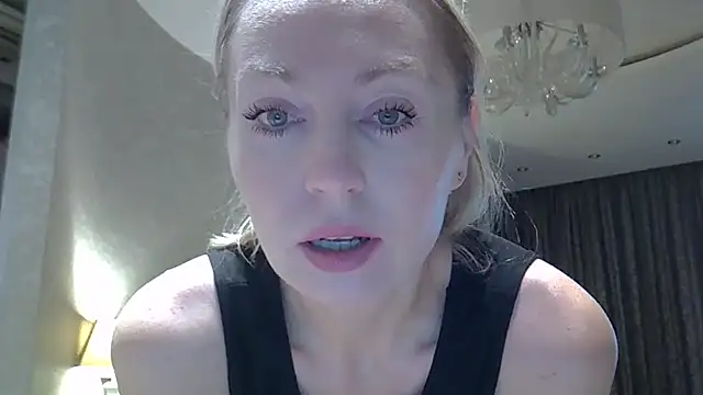 Snapshot of ZarinaSwift chatting on October 21, 4:02 am ZarinaSwift online show from October 21, 4:02 am