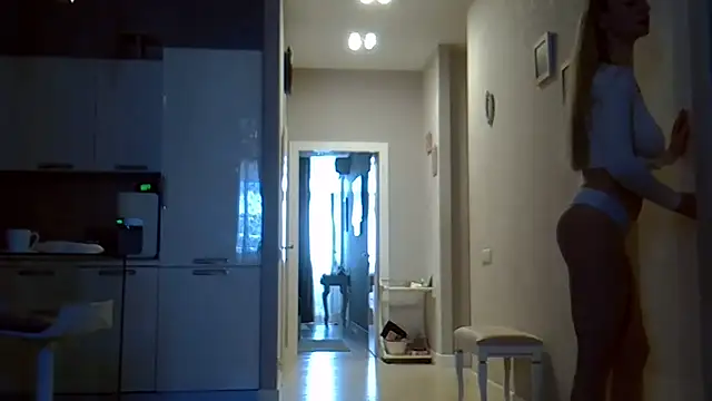 ZarinaSwift online show from April 10, 4:39 am