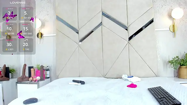 Snapshot of LiaVelez chatting on April 23, 1:46 pm LiaVelez online show from April 23, 1:46 pm