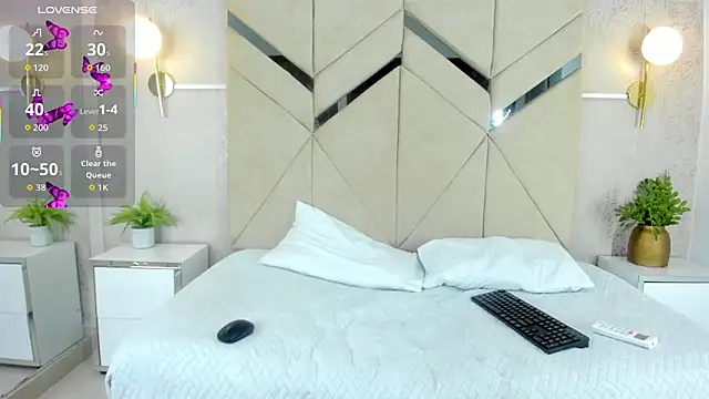 Snapshot of LiaVelez chatting on May 14, 1:51 pm LiaVelez online show from May 14, 1:51 pm