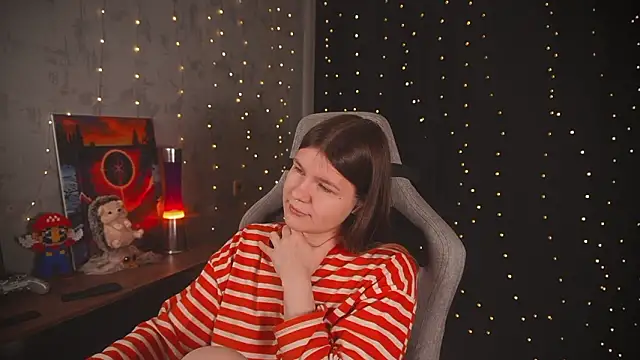 cuteamberlyyy online show from February 2, 5:17 am