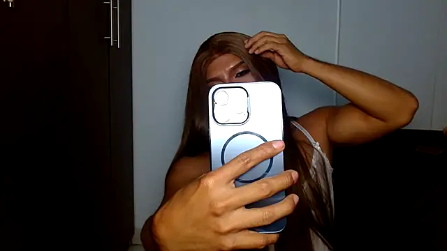 Snapshot of luisaqueenxxx chatting on January 14, 8:14 pm luisaqueenxxx online show from January 14, 8:14 pm