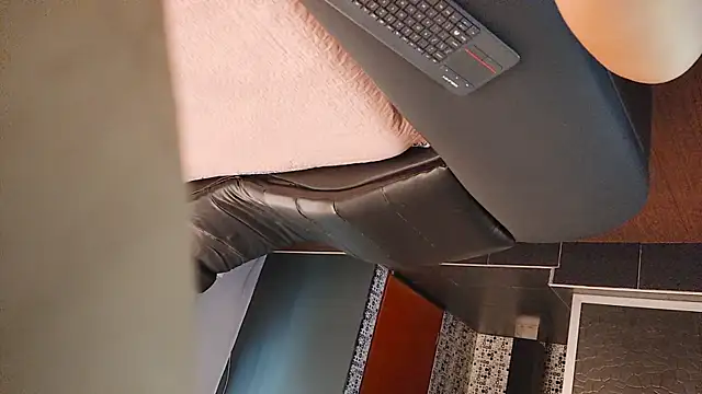 Alaia sam online show from November 7, 3:34 pm