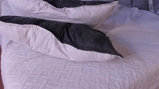 pamela-wells online show from March 14, 6:50 pm