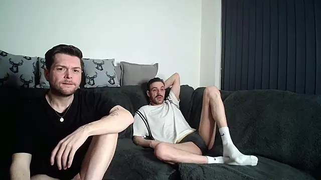 Snapshot of twotwinkhusbandss chatting on February 7, 9:40 pm twotwinkhusbandss online show from February 7, 9:40 pm