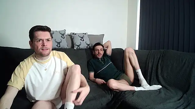 Snapshot of twotwinkhusbandss chatting on April 4, 5:21 pm twotwinkhusbandss online show from April 4, 5:21 pm