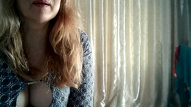 Snapshot of Aline_LoveFlowers chatting on February 7, 11:56 am Aline LoveFlowers online show from February 7, 11:56 am