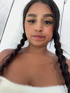 Snapshot of Juli_Walker chatting on December 5, 6:55 pm Juli Walker online show from December 5, 6:55 pm