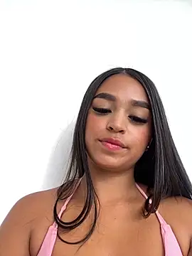 Snapshot of Juli_Walker chatting on December 14, 2:21 pm Juli Walker online show from December 14, 2:21 pm