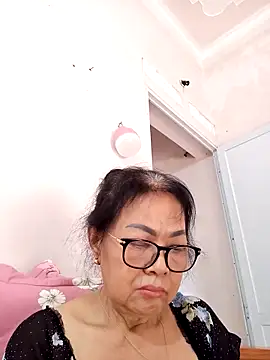 Hotestlove online show from May 6, 5:14 am