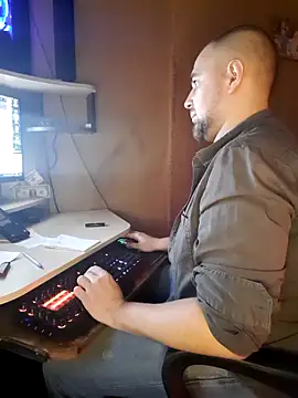 Foxyshaved online show from January 16, 1:25 pm