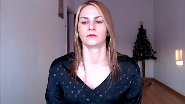 Snapshot of DagmarieFlirt chatting on December 30, 7:15 am DagmarieFlirt online show from December 30, 7:15 am
