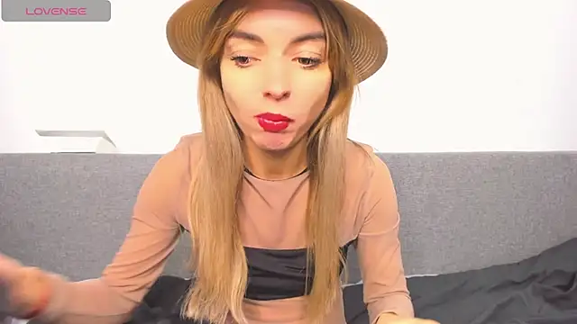Snapshot of _ellen_meow_ chatting on December 1, 11:47 pm ellen meow online show from December 1, 11:47 pm