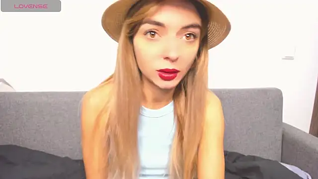 Snapshot of _ellen_meow_ chatting on December 6, 8:26 am ellen meow online show from December 6, 8:26 am