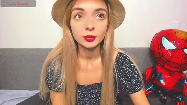 Snapshot of _ellen_meow_ chatting on December 13, 8:15 pm ellen meow online show from December 13, 8:15 pm