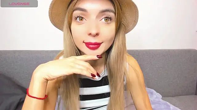Snapshot of _ellen_meow_ chatting on December 15, 12:49 pm ellen meow online show from December 15, 12:49 pm