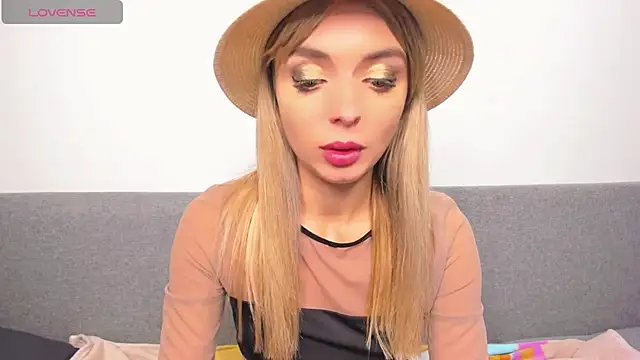 Snapshot of _ellen_meow_ chatting on March 9, 12:00 am ellen meow online show from March 9, 12:00 am