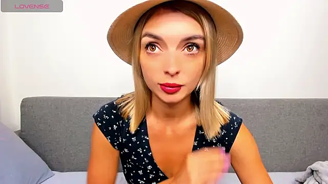 Snapshot of _ellen_meow_ chatting on September 19, 7:47 pm ellen meow online show from September 19, 7:47 pm