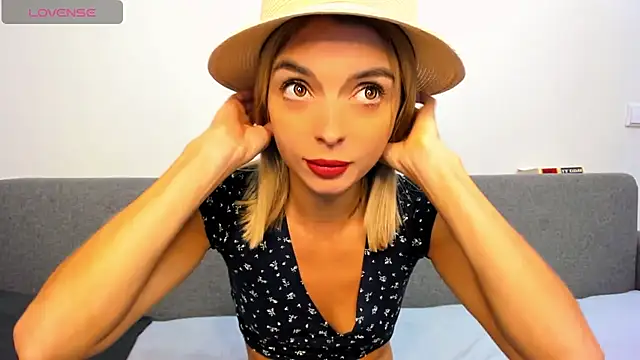 Snapshot of _ellen_meow_ chatting on September 25, 8:45 pm ellen meow online show from September 25, 8:45 pm