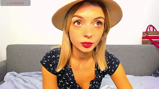 Snapshot of _ellen_meow_ chatting on October 19, 6:30 pm ellen meow online show from October 19, 6:30 pm