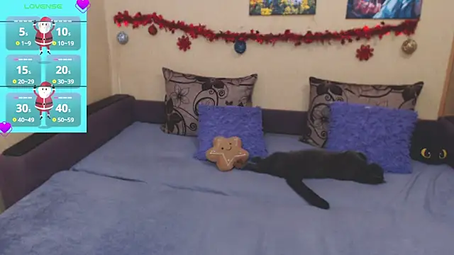 JuliaKeln online show from December 17, 9:10 pm