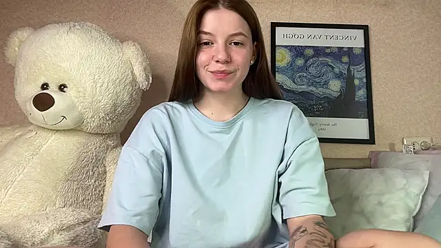 Snapshot of mia___mi chatting on December 10, 8:30 am mia mi online show from December 10, 8:30 am