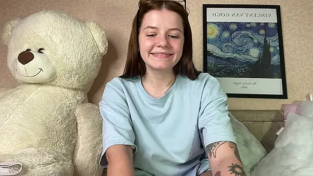 Snapshot of mia___mi chatting on December 10, 11:32 am mia mi online show from December 10, 11:32 am