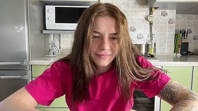 Snapshot of mia___mi chatting on February 21, 2:06 pm mia mi online show from February 21, 2:06 pm