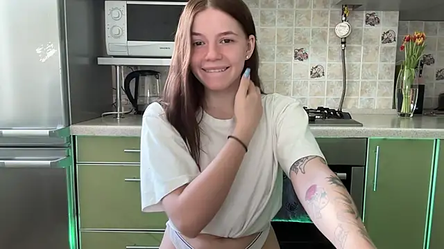 Snapshot of mia___mi chatting on March 10, 10:37 am mia mi online show from March 10, 10:37 am