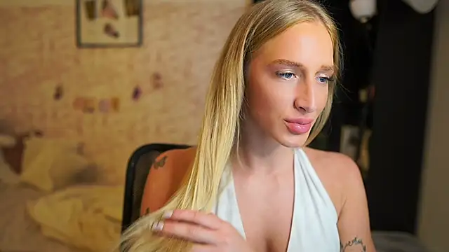 Nicolette  Shea  online show from November 29, 2:53 pm