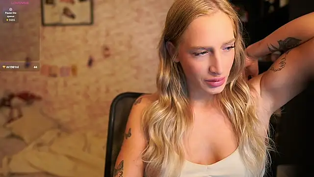 Snapshot of Nicolette__Shea_ chatting on January 10, 9:44 am Nicolette Shea online show from January 10, 9:44 am