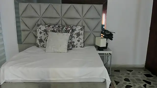 nina pons online show from October 22, 8:19 pm