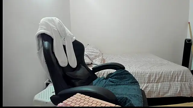 nina pons online show from March 9, 11:42 pm