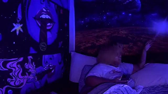 Snapshot of AutumnHart chatting on December 10, 1:00 am AutumnHart online show from December 10, 1:00 am