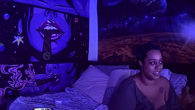 Snapshot of AutumnHart chatting on December 21, 8:43 pm AutumnHart online show from December 21, 8:43 pm