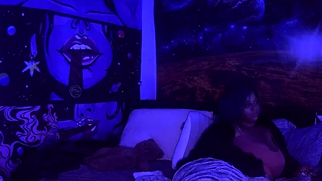 Snapshot of AutumnHart chatting on December 23, 10:55 pm AutumnHart online show from December 23, 10:55 pm