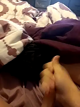 Snapshot of guy454518 chatting on October 24, 1:18 pm guy454518 online show from October 24, 1:18 pm