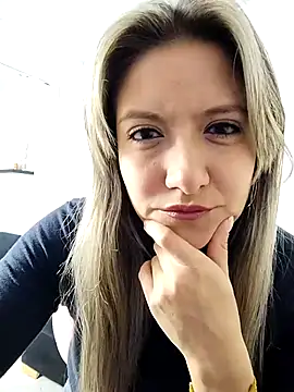 valeriahunter1 online show from February 6, 11:30 pm