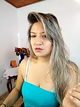 valeriahunter1 online show from May 7, 10:15 pm