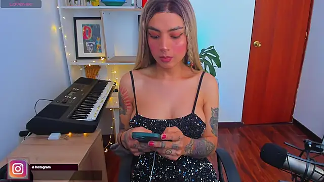 Yeriawaddell  online show from December 25, 3:38 pm