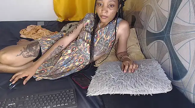 Snapshot of Candiey001 chatting on December 10, 6:28 pm Candiey001 online show from December 10, 6:28 pm