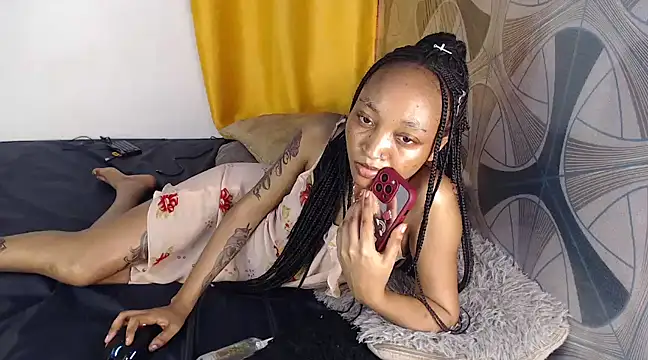 Snapshot of Candiey001 chatting on December 16, 6:38 pm Candiey001 online show from December 16, 6:38 pm