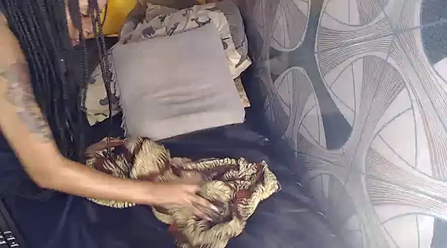 Snapshot of Candiey001 chatting on December 19, 11:35 pm Candiey001 online show from December 19, 11:35 pm