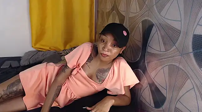 Snapshot of Candiey001 chatting on January 13, 10:03 pm Candiey001 online show from January 13, 10:03 pm