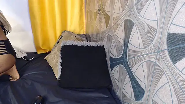 Snapshot of Candiey001 chatting on January 24, 8:11 pm Candiey001 online show from January 24, 8:11 pm