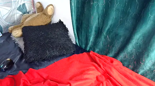 Snapshot of Candiey001 chatting on February 25, 10:18 pm Candiey001 online show from February 25, 10:18 pm