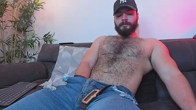 Snapshot of SebastianVilla_ chatting on June 7, 12:15 am SebastianVilla online show from June 7, 12:15 am
